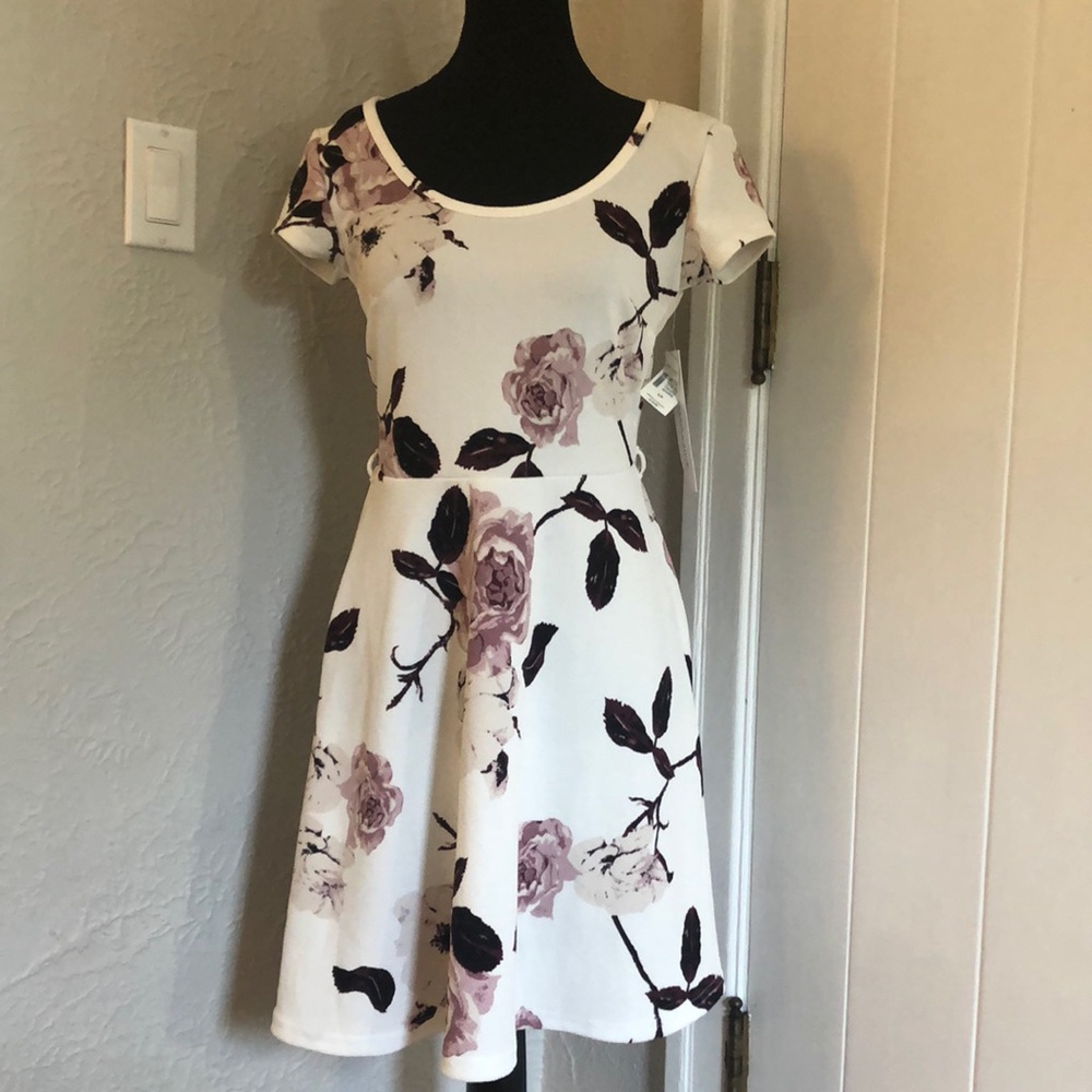 Ladies Magazine White Dress with Flowers - Size Small
